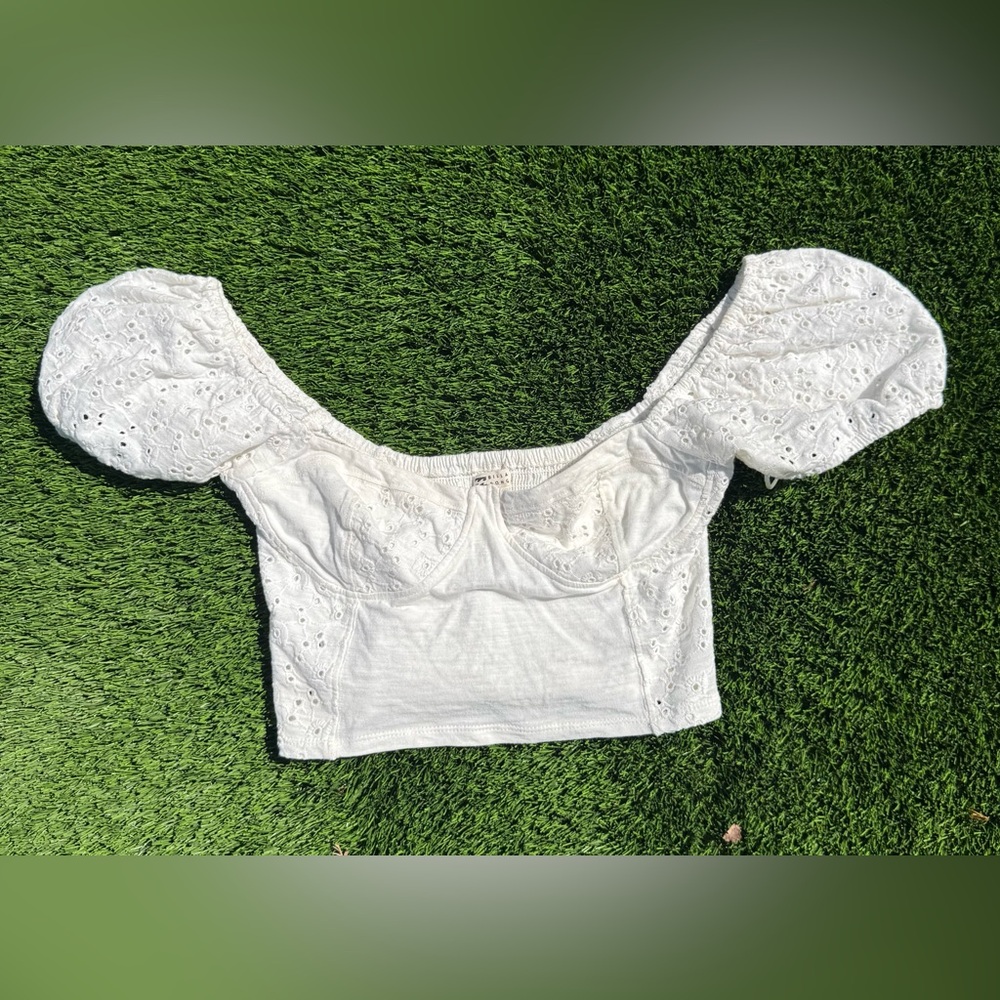 Billabong White Eyelet Puff-Sleeve Crop Top